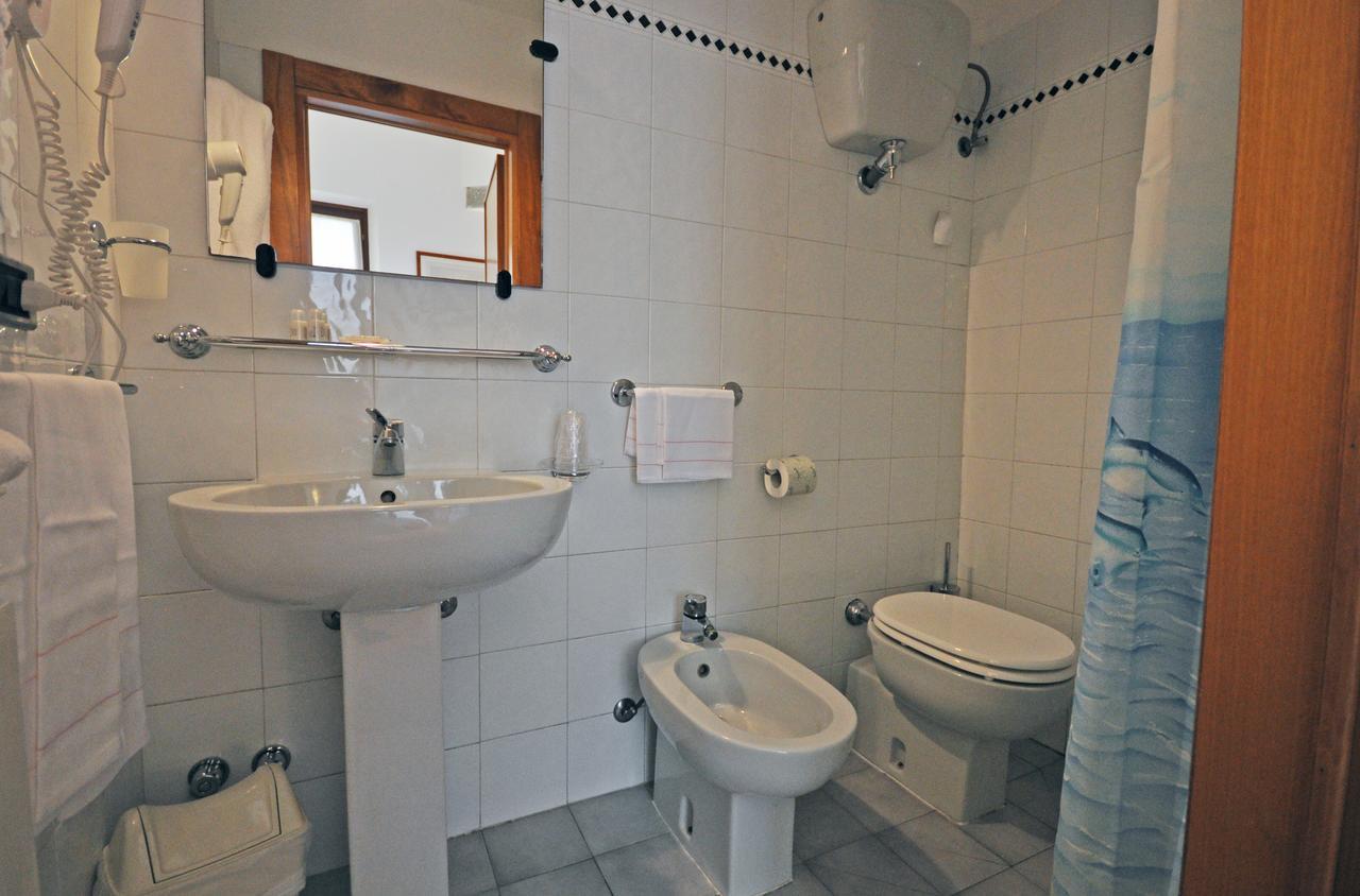 Camera Matrimoniale Deluxe (2 Adulti + 1 Bambino)