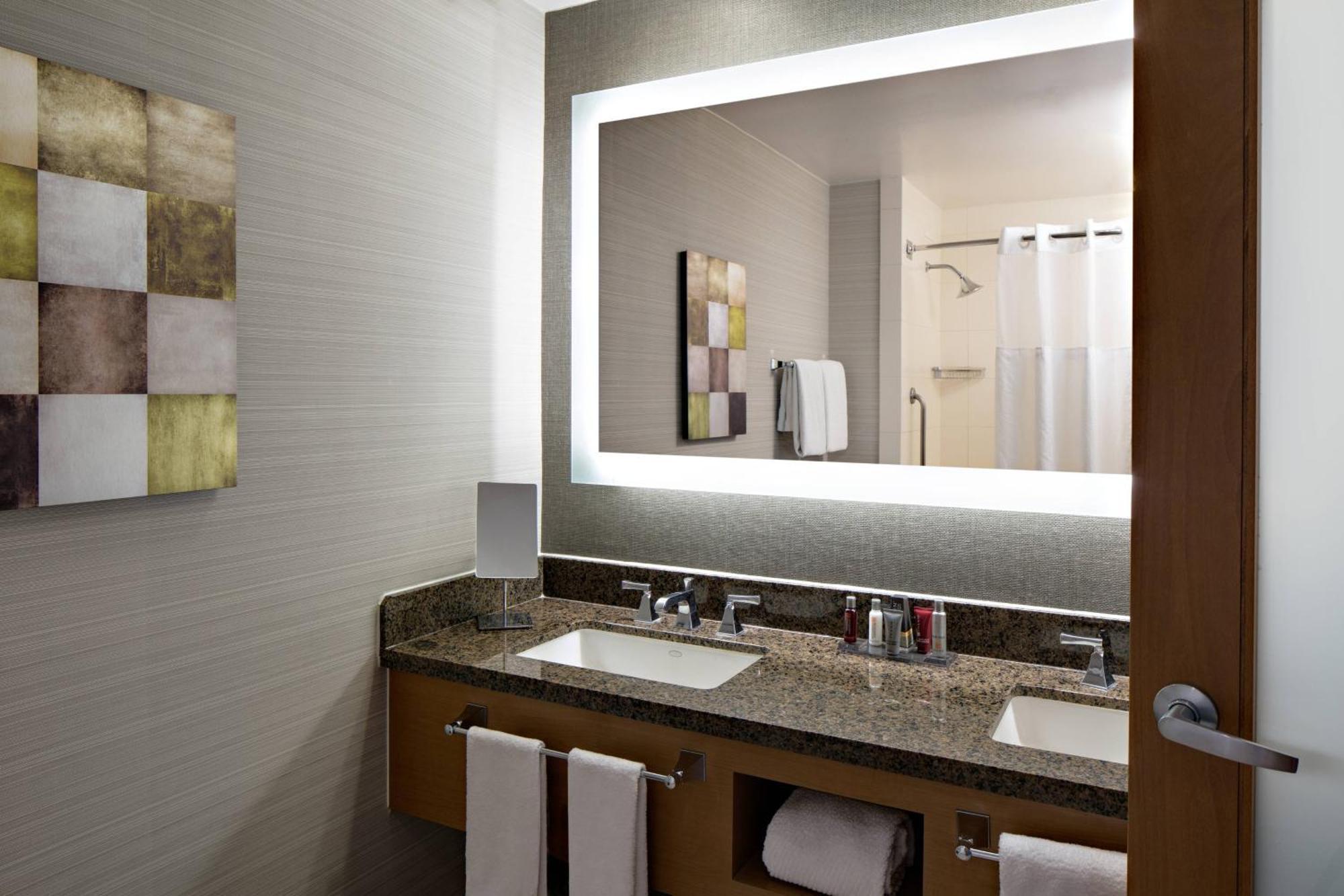 1 King Room with Resort View-Main Tower