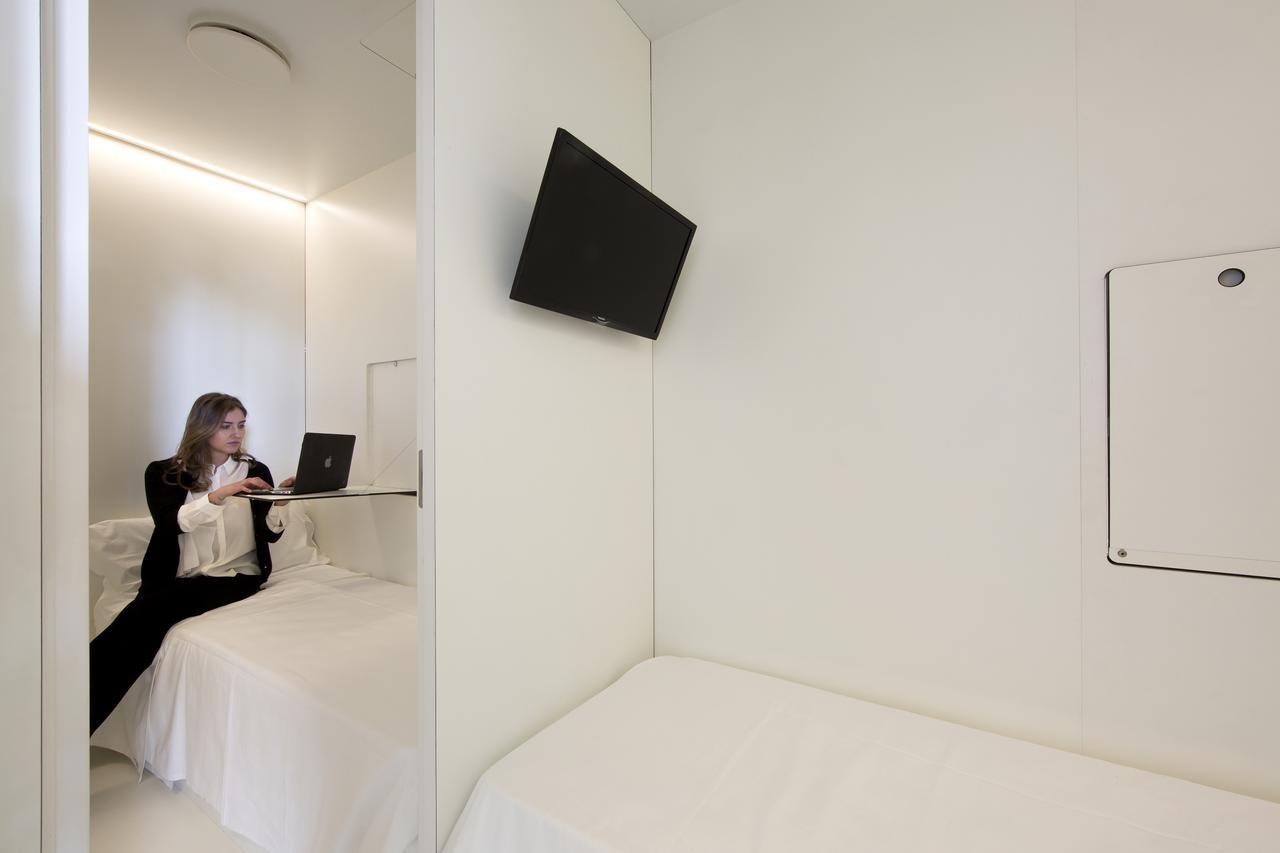 Quarto Cápsula Individual com Banheiro Compartilhado