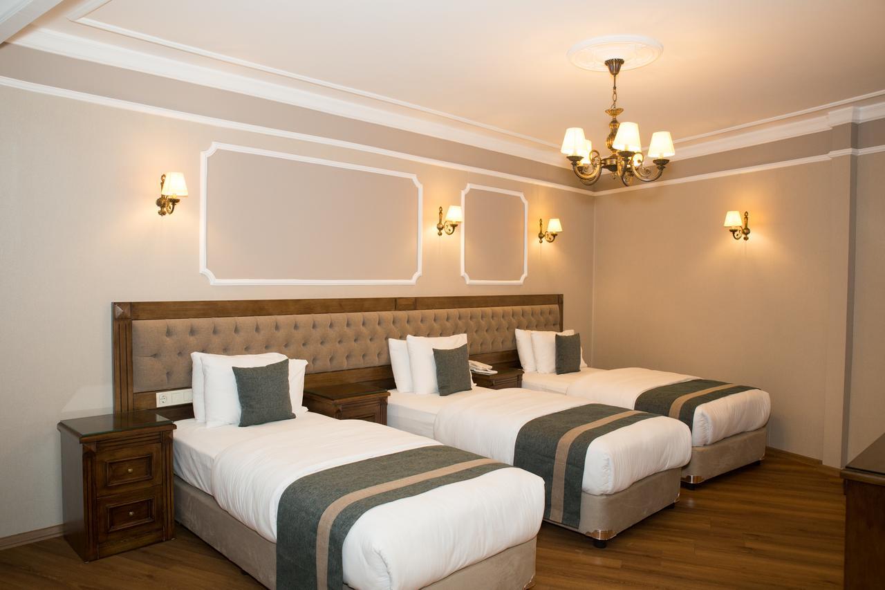 Deluxe Driepersoonskamer met Gedeeltelijk Uitzicht op Zee