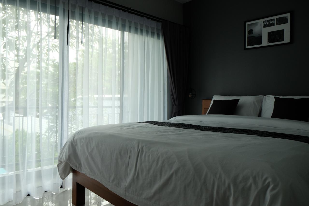 Superior Zimmer mit Kingsize-Bett und Poolblick