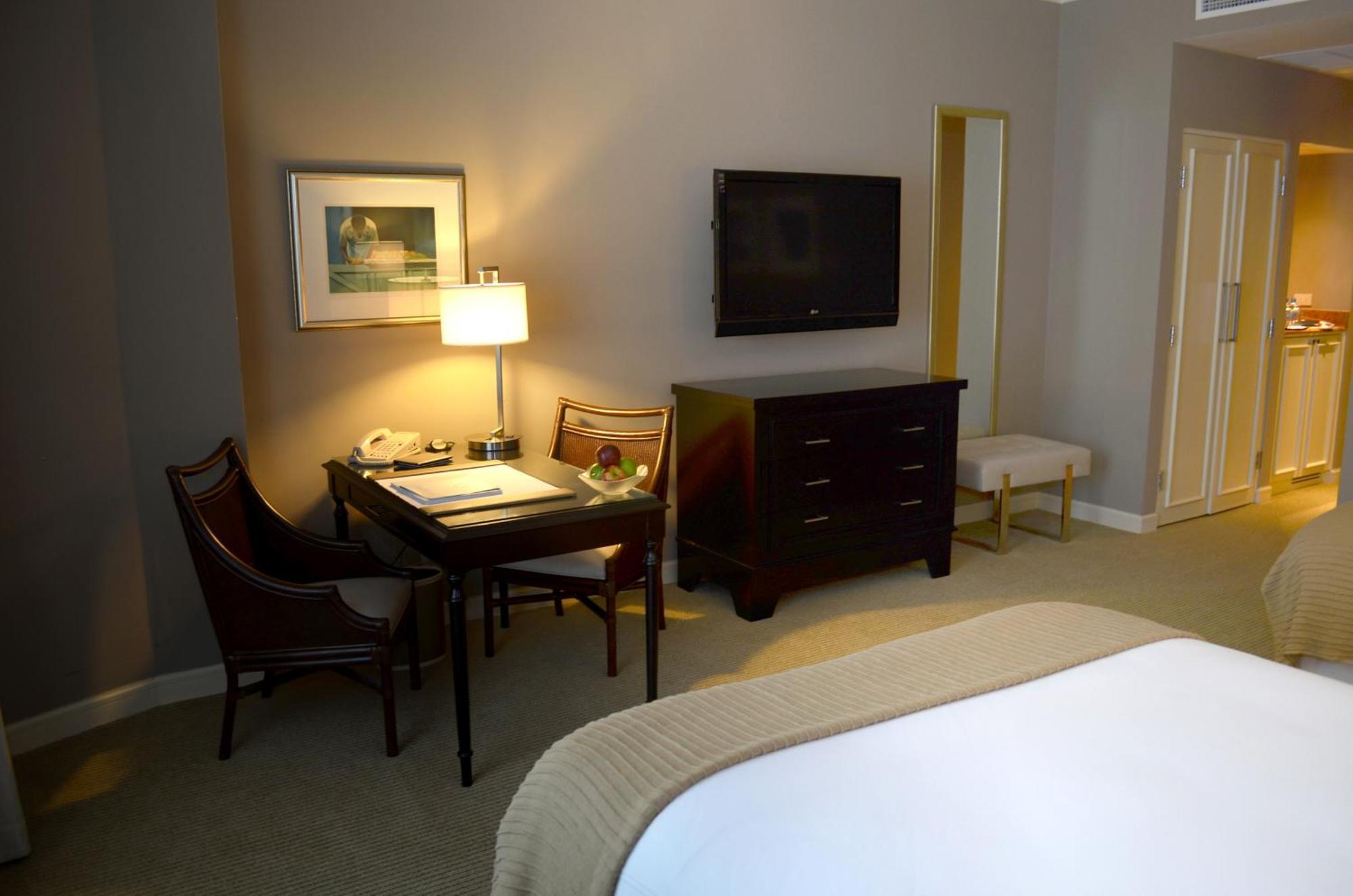 Deluxe Classic King Room - Non-Smoking