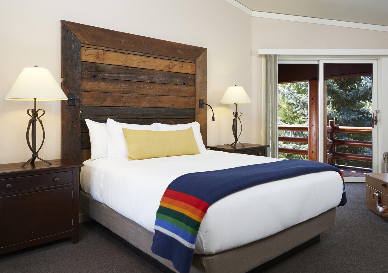 Queen Room with Partial Lake View