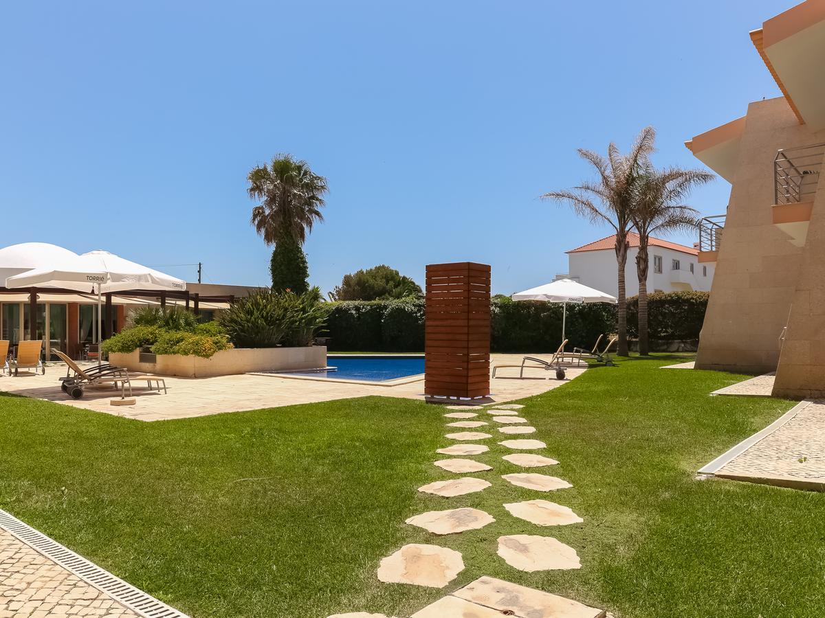 Apartamento com 1 Quarto e Vista Piscina - Piso Térreo