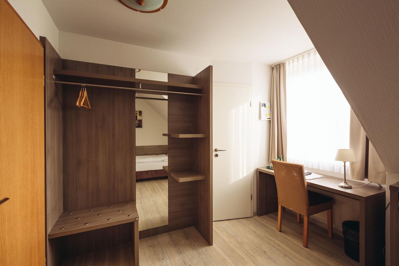 Single Room,382190197:JPEG