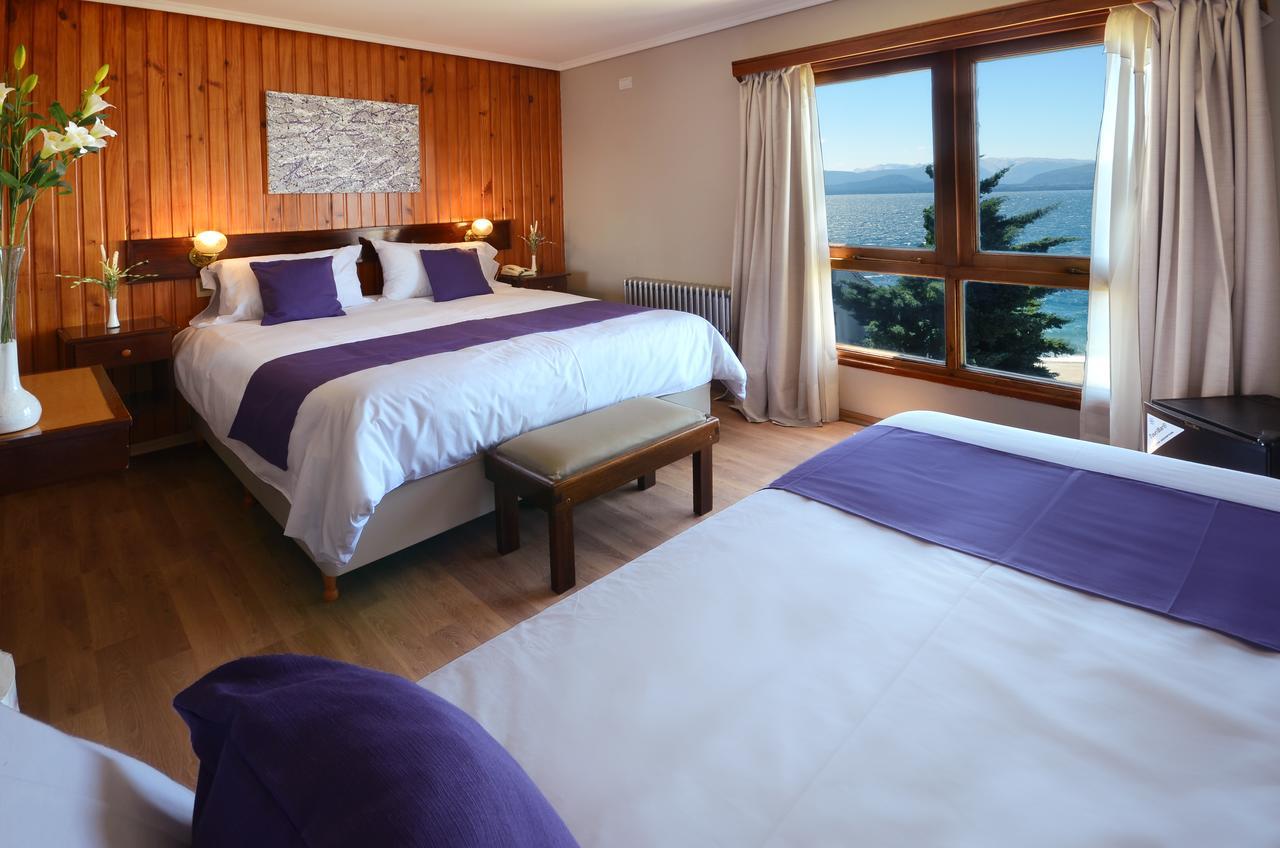 Quarto Triplo com Vista do Lago