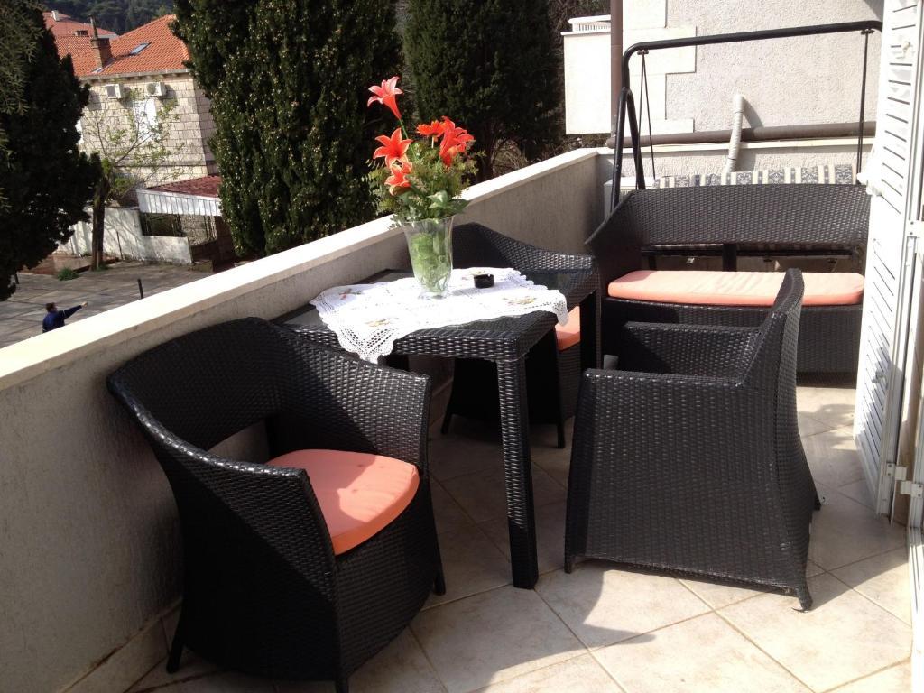 Deluxe Two-Bedroom Apartment with Terrace (6 Adults)