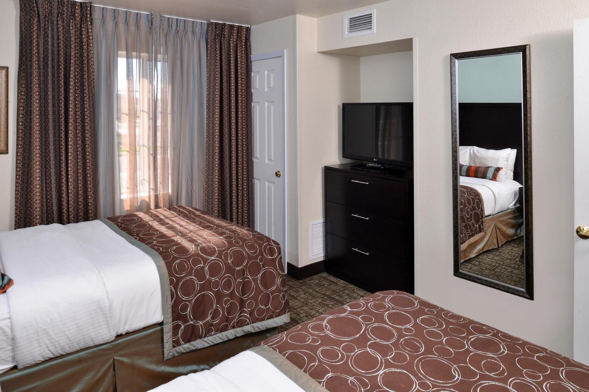 One-Bedroom Suite with Two Double Beds