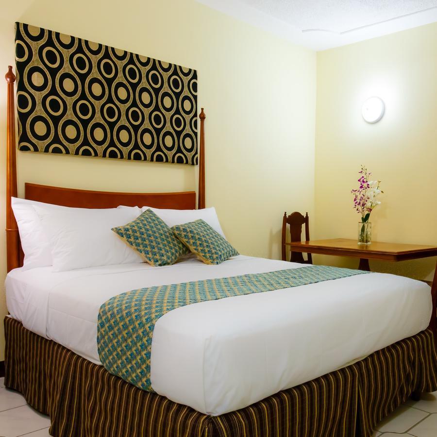 Deluxe Queen Room with Kitchenette