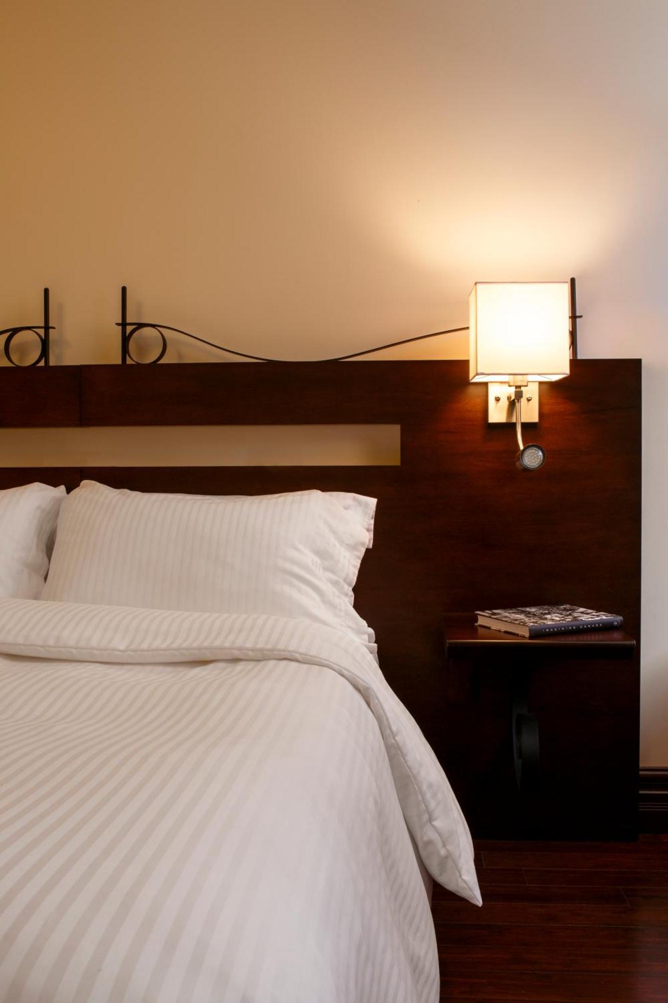 Chambre Lit Queen-Size Deluxe - Vue sur Rue Saint-Paul