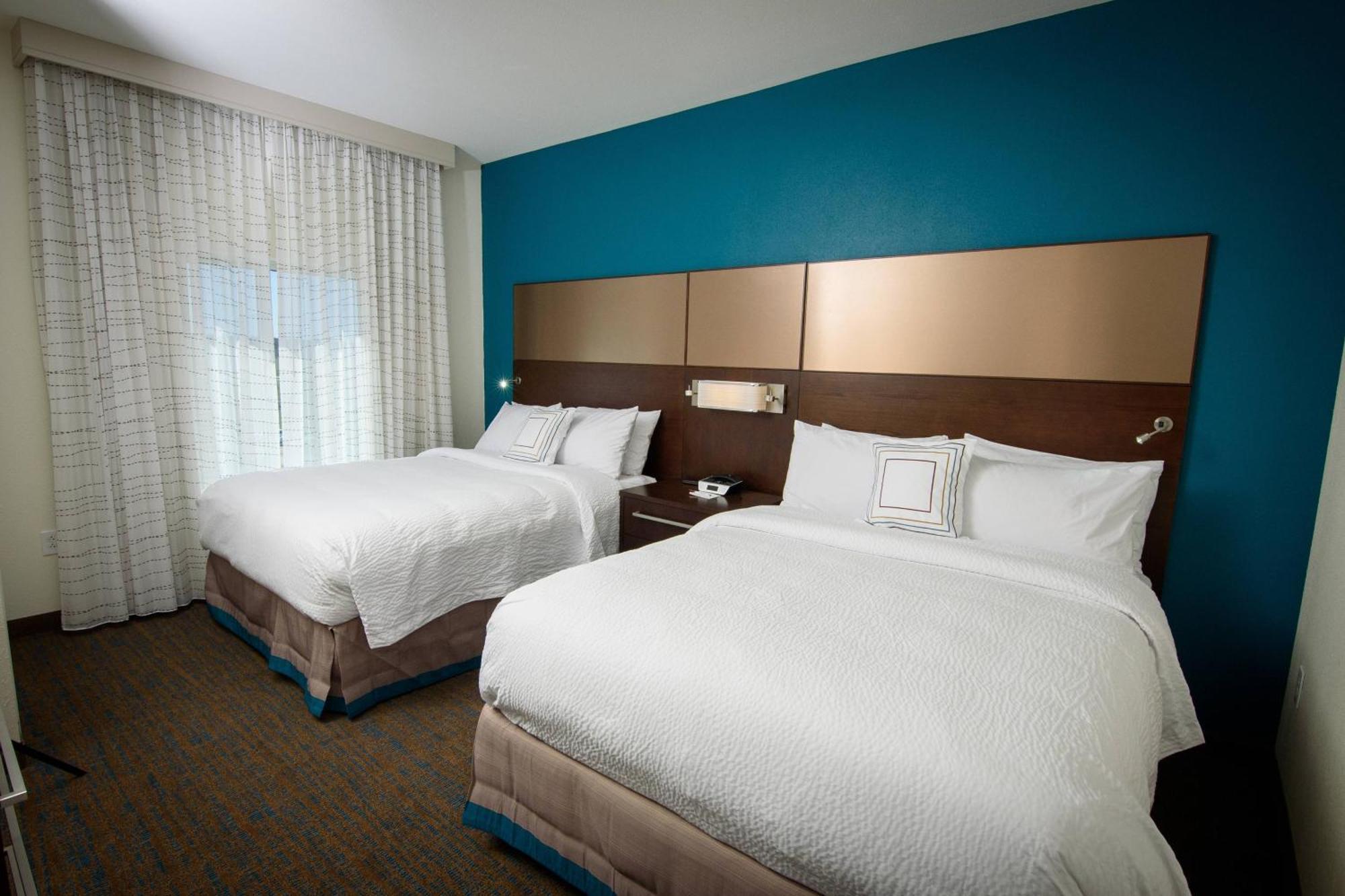 One-Bedroom Queen Suite