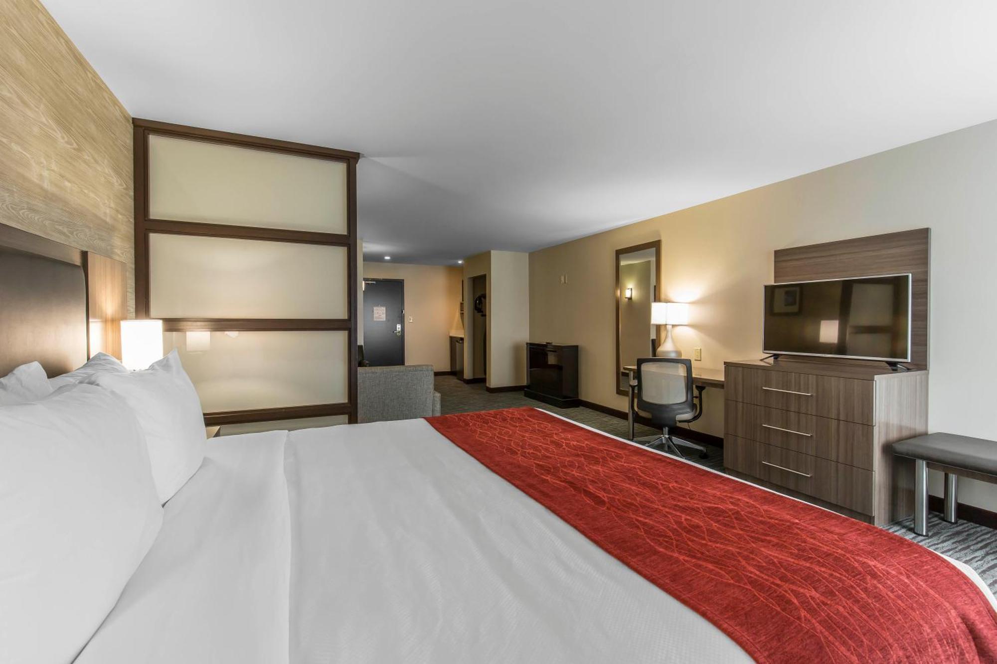 Suíte com Cama King-size e Sofá-cama