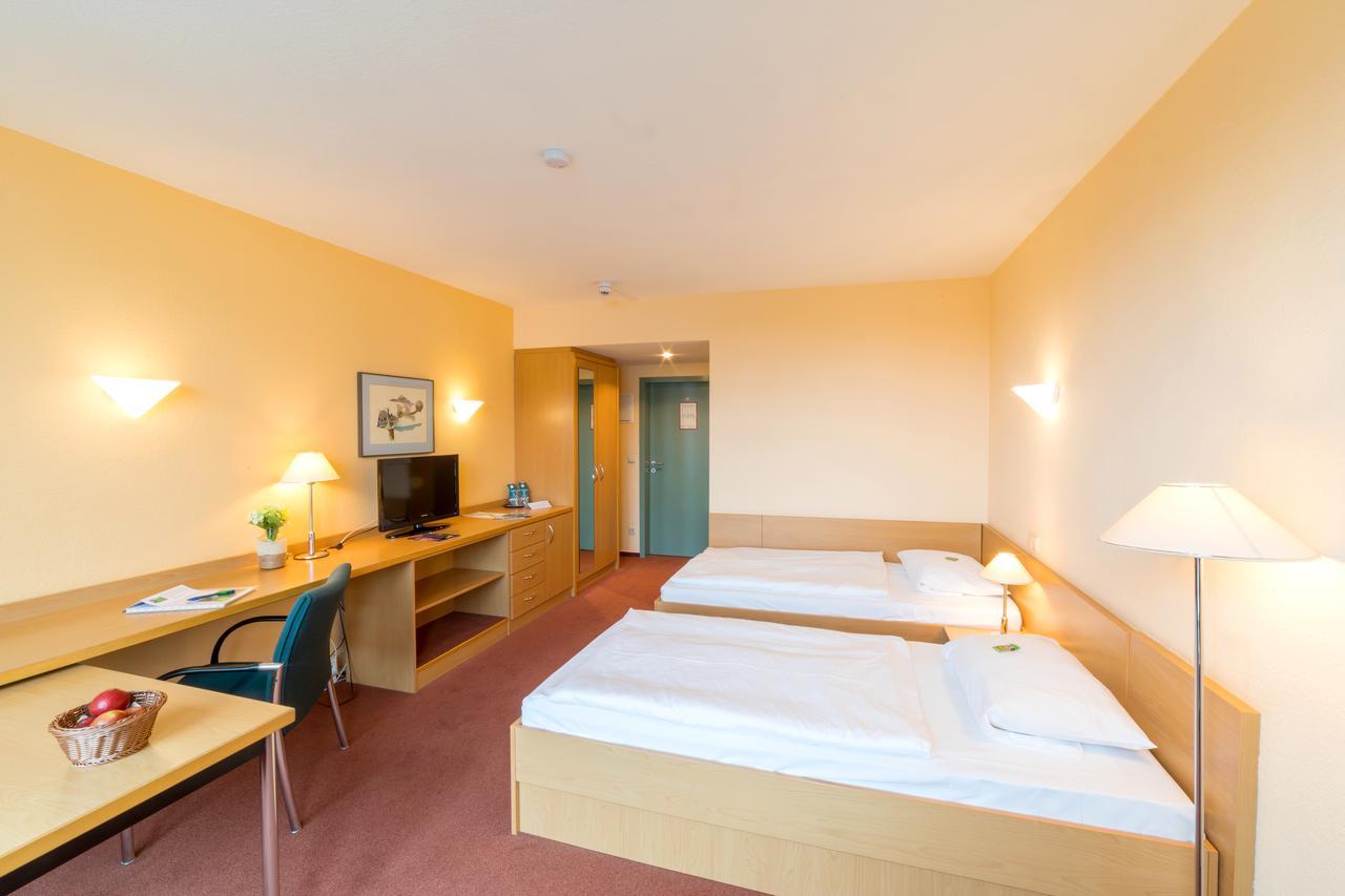 Zweibettzimmer mit Dusche