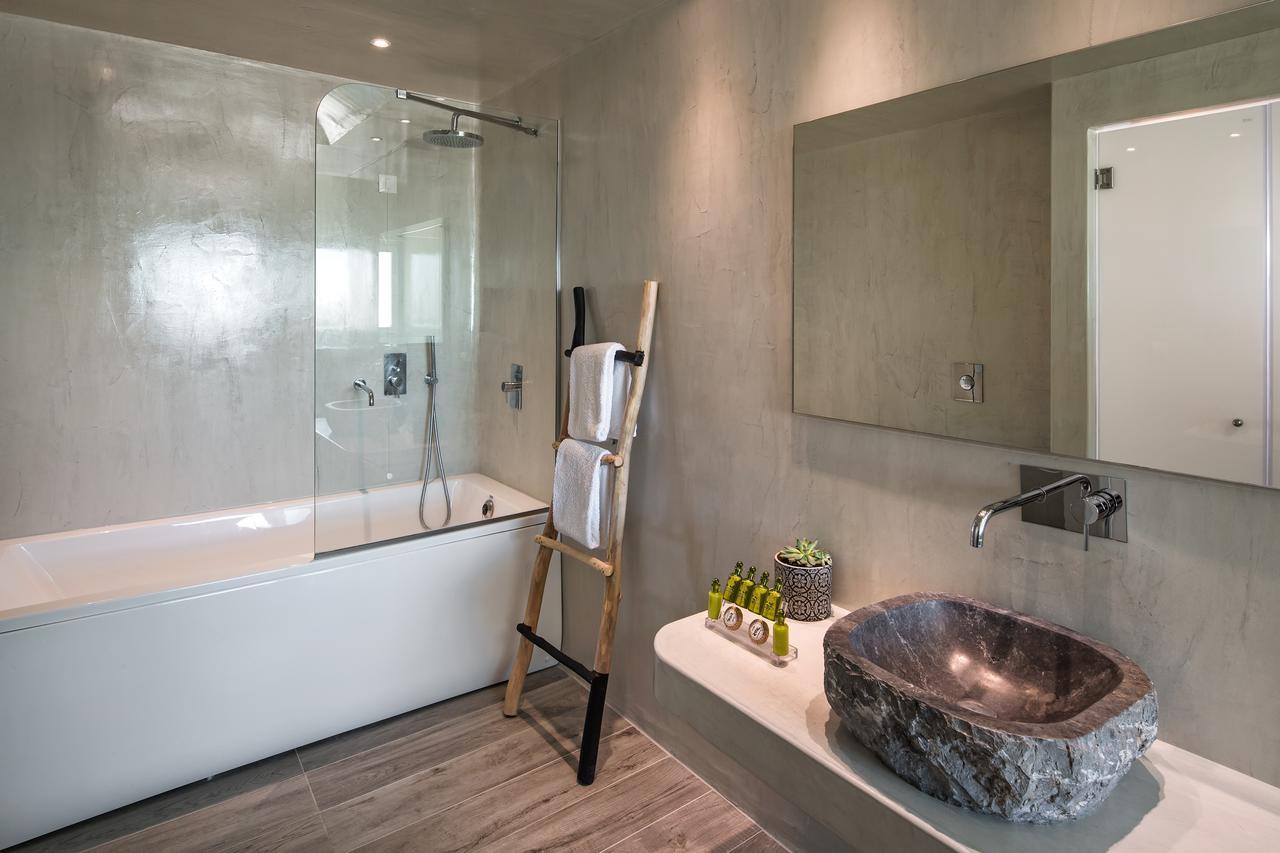 Honeymoon Suite with Jetted Hot Tub
