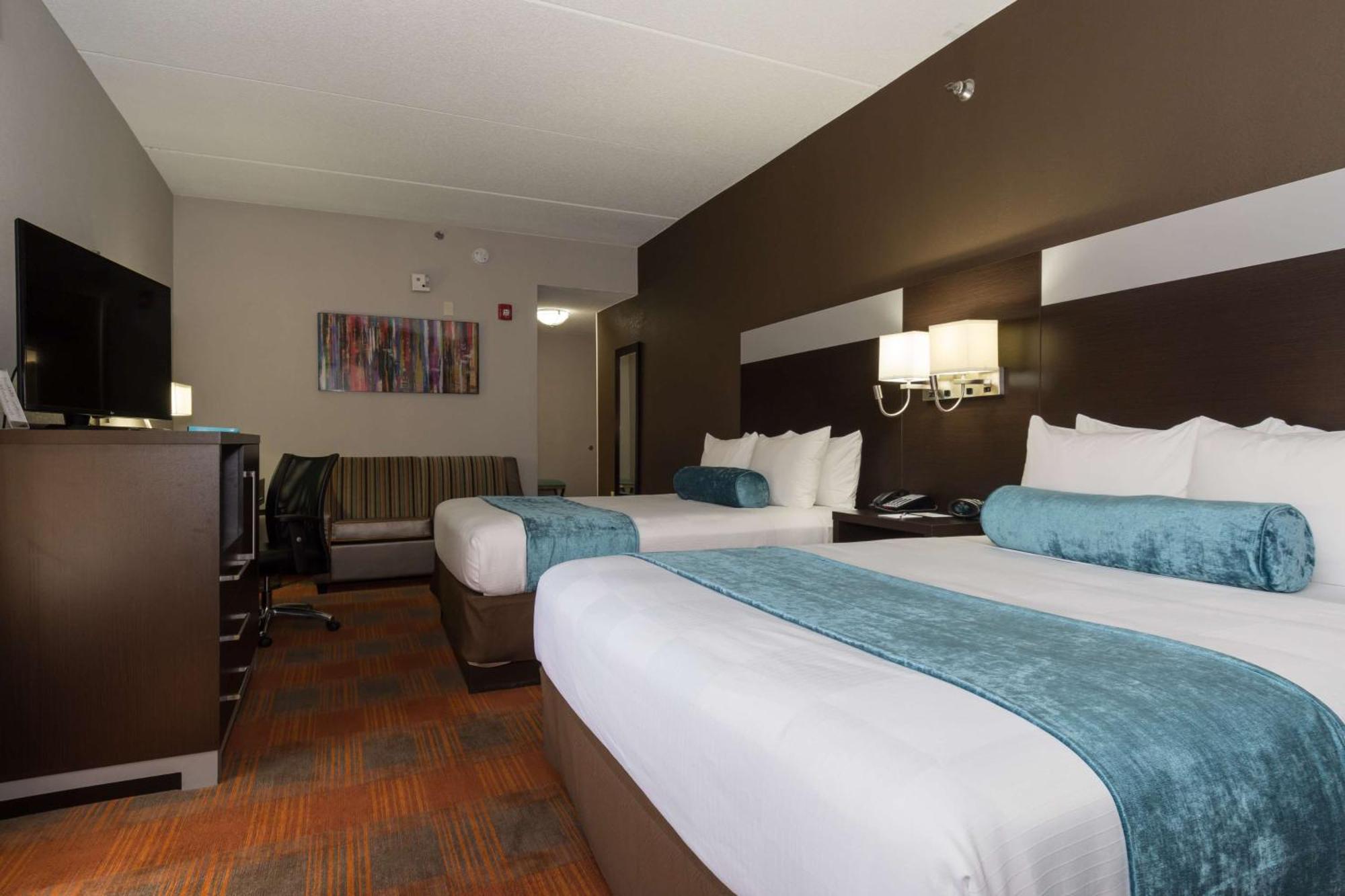 Queen Room with Two Queen Beds and Roll-In Shower - Disability/Non-Smoking