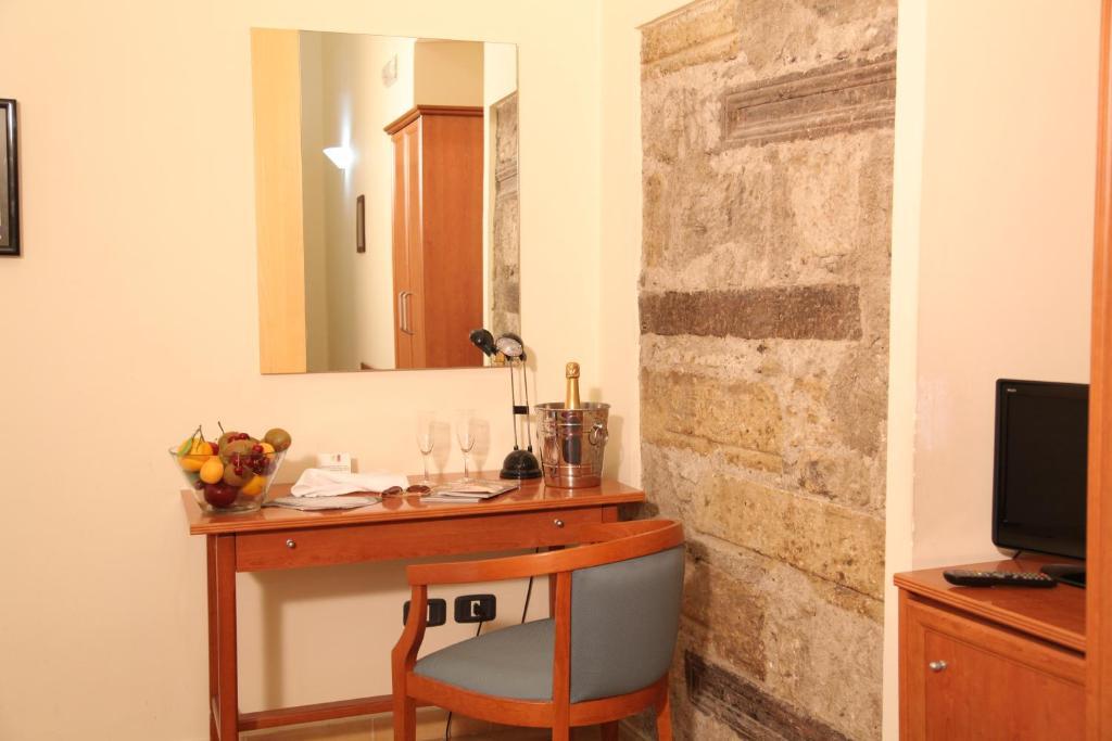 Double Room (1 Adult)
