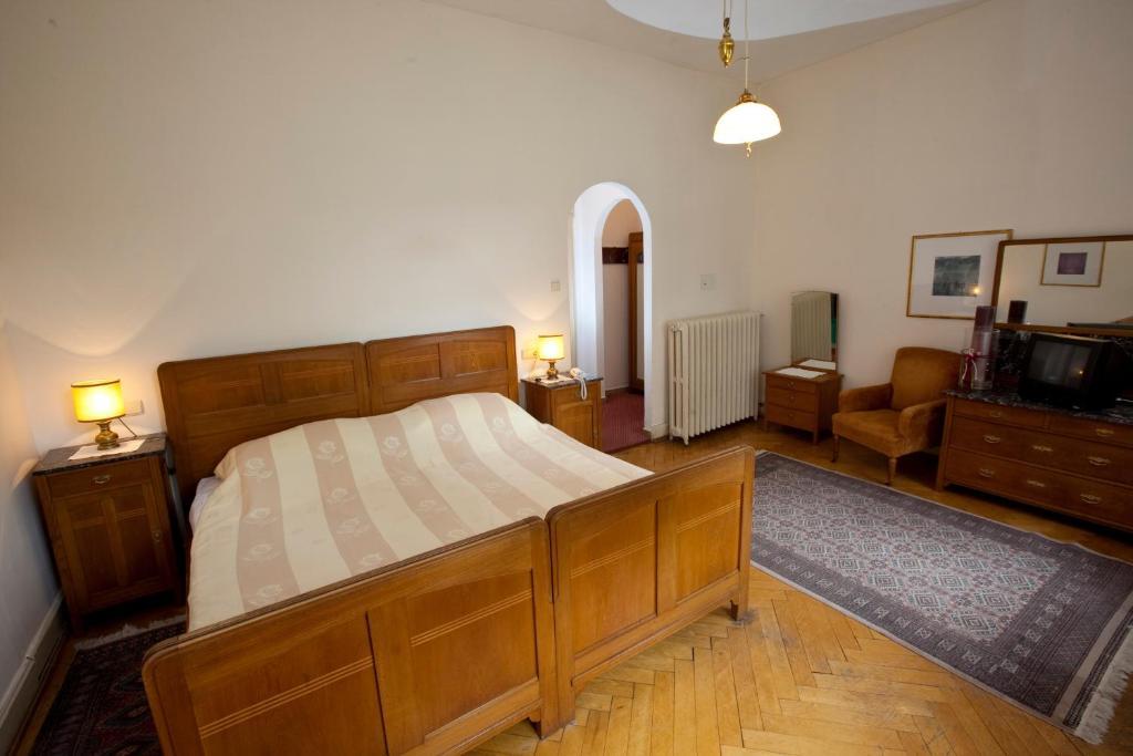 Doppel- oder Zweibettzimmer