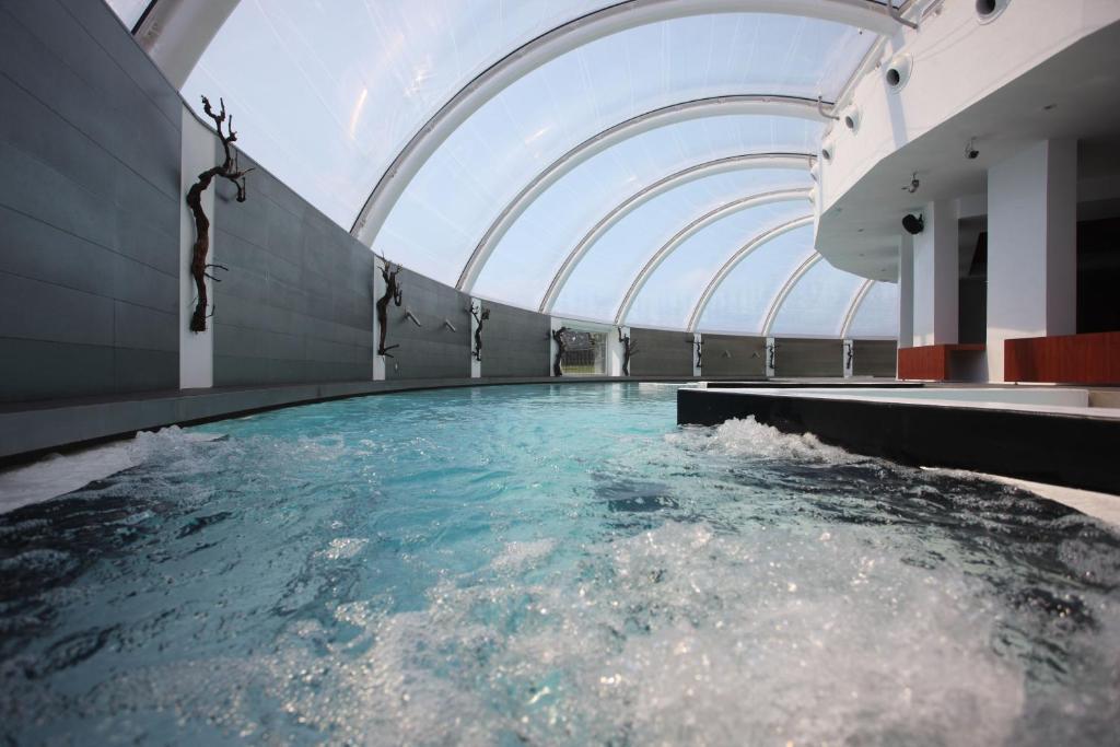 Twin Room with Spa Access,704535448:JPEG