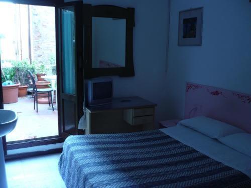 Double Room with Shared Bathroom - Annex,63088777:JPEG