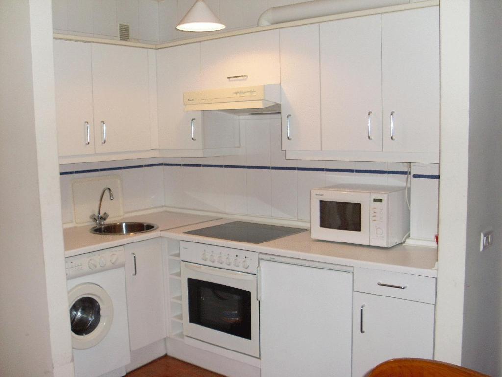 One-Bedroom Apartment,1413762191:JPEG