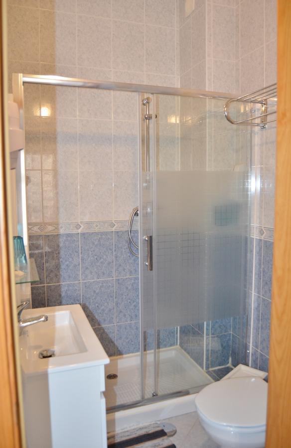 Quarto Familiar com Casa de Banho Privativa - B