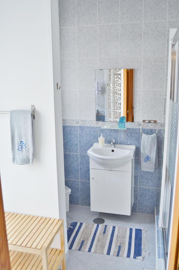 Quarto Familiar com Casa de Banho Privativa - D