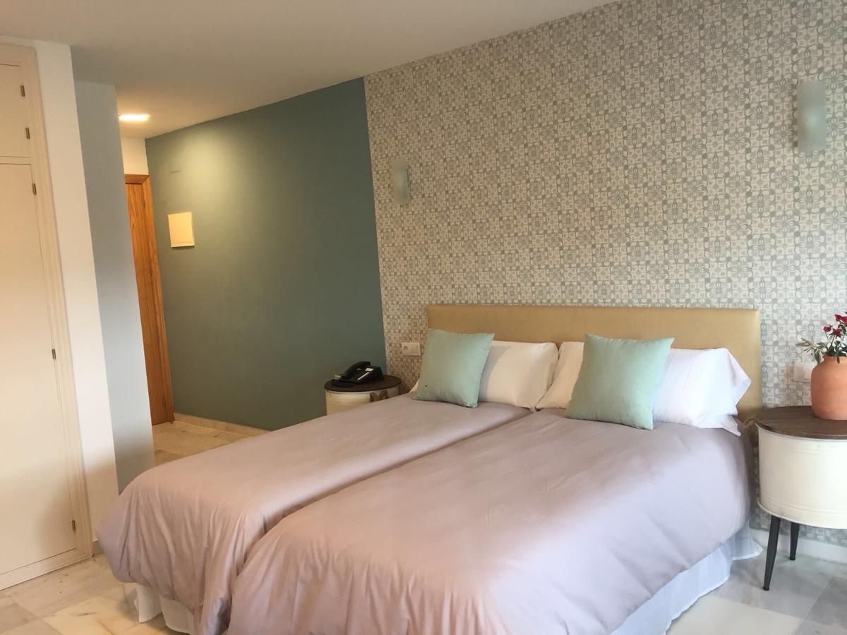 Double Room with Extra Bed,666453285:JPEG