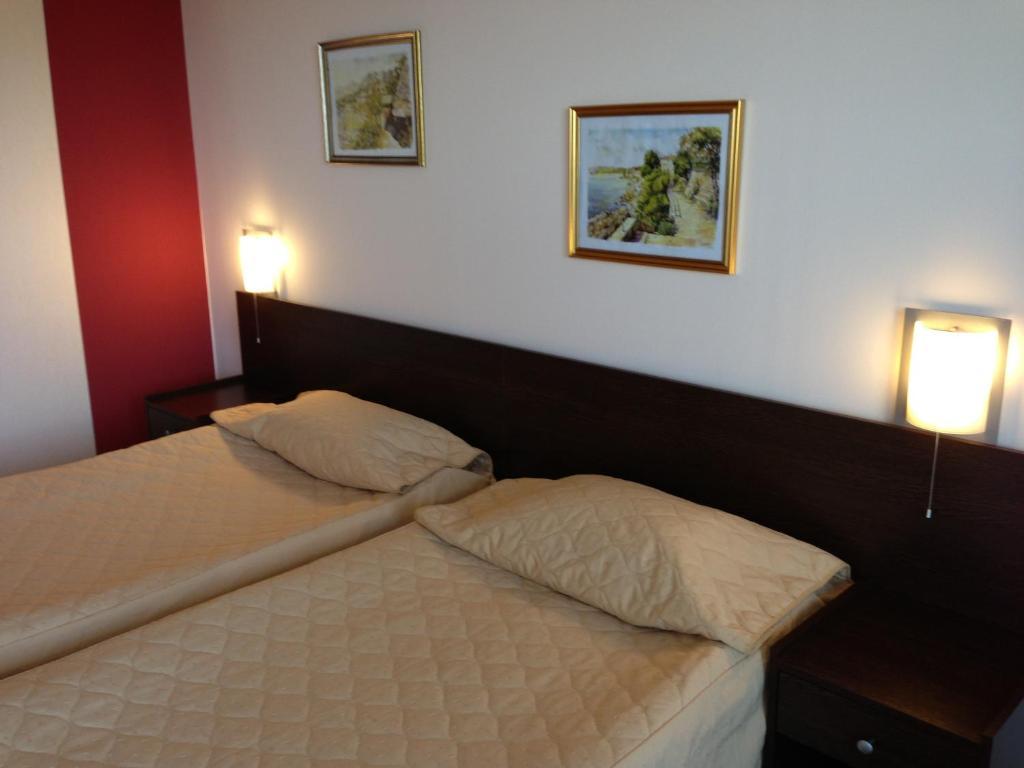 Tweepersoonskamer met 2 Aparte Bedden en Balkon