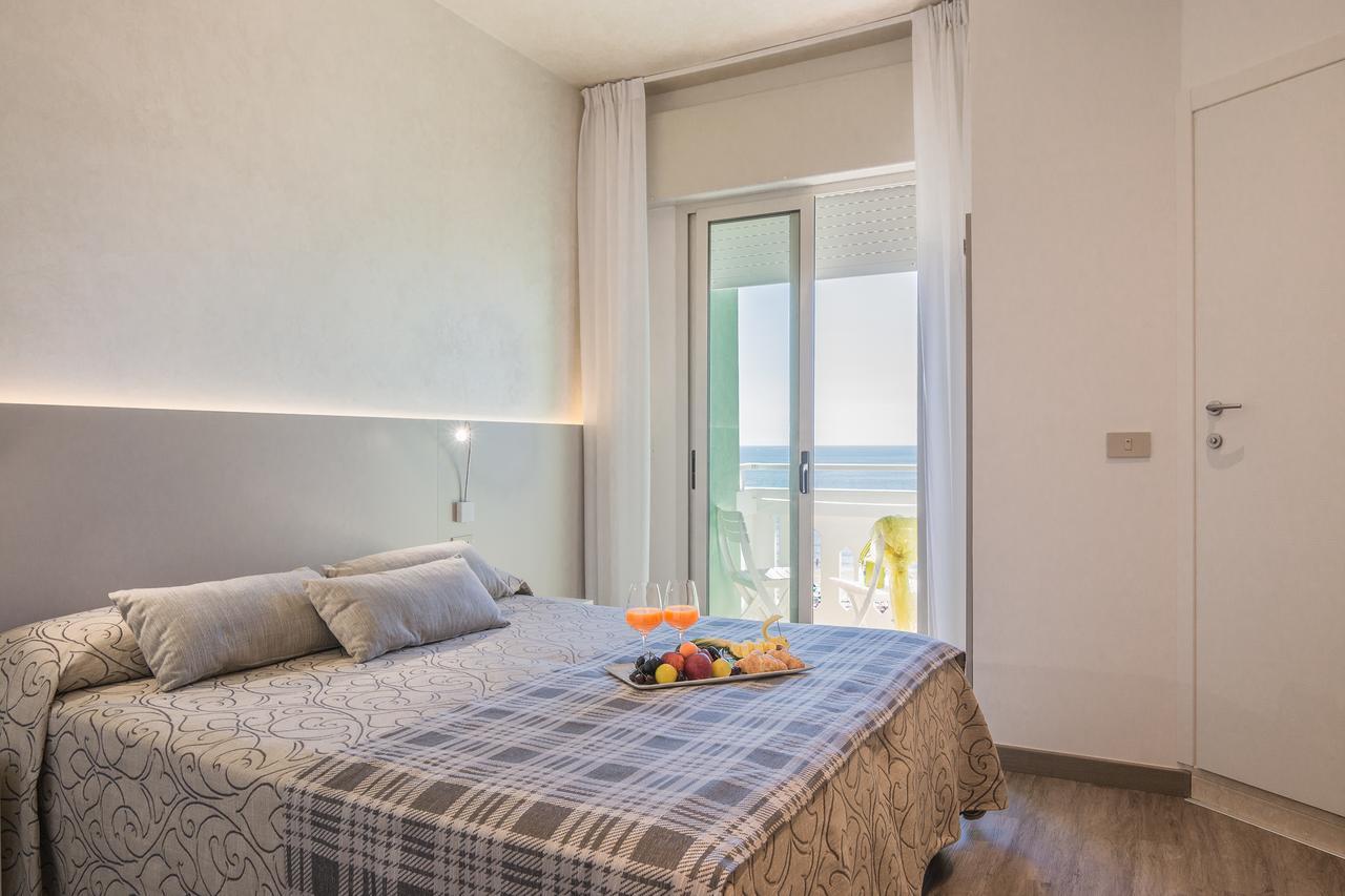 Dreibettzimmer mit Balkon - Meerseite