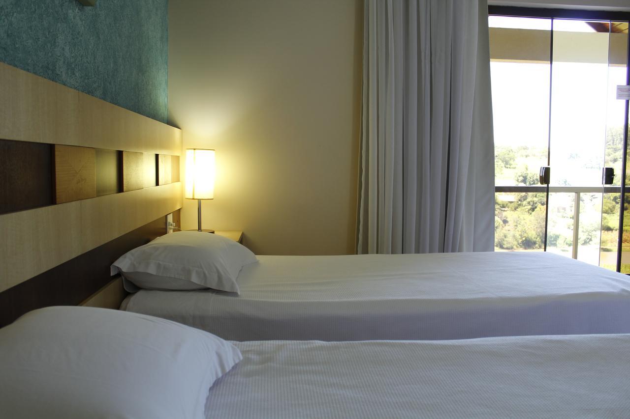 Twin Room with Lake View,1717116632:JPEG
