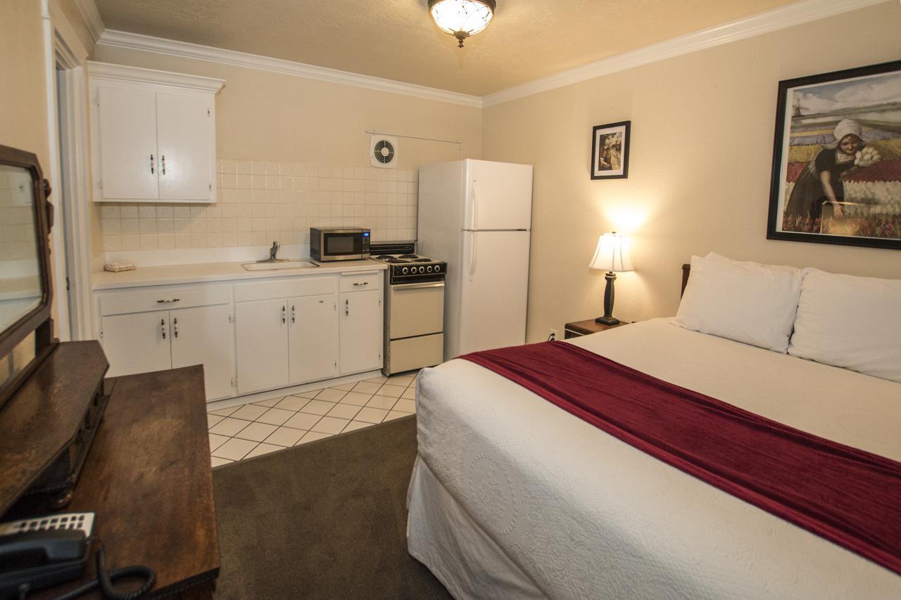 Queen Room with Kitchenette