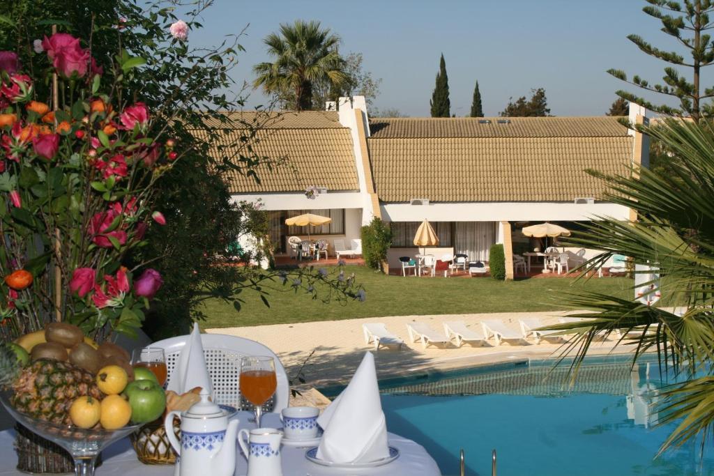 Villa Standard com 2 Quartos e Vista Jardim (4 Pessoas)
