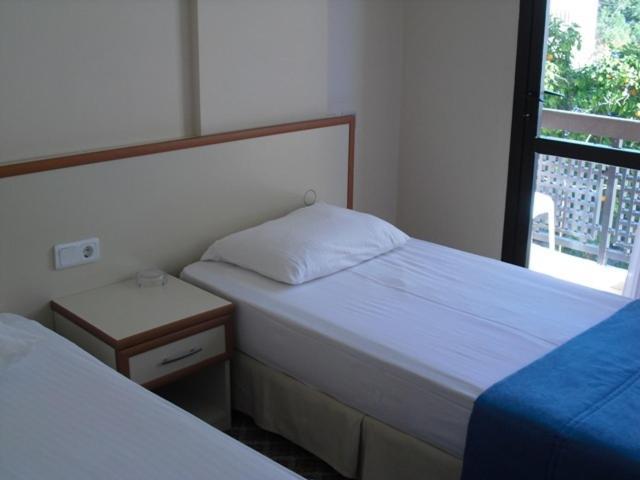 Standaard Tweepersoonskamer met 1 of 2 Bedden en Uitzicht op Zee