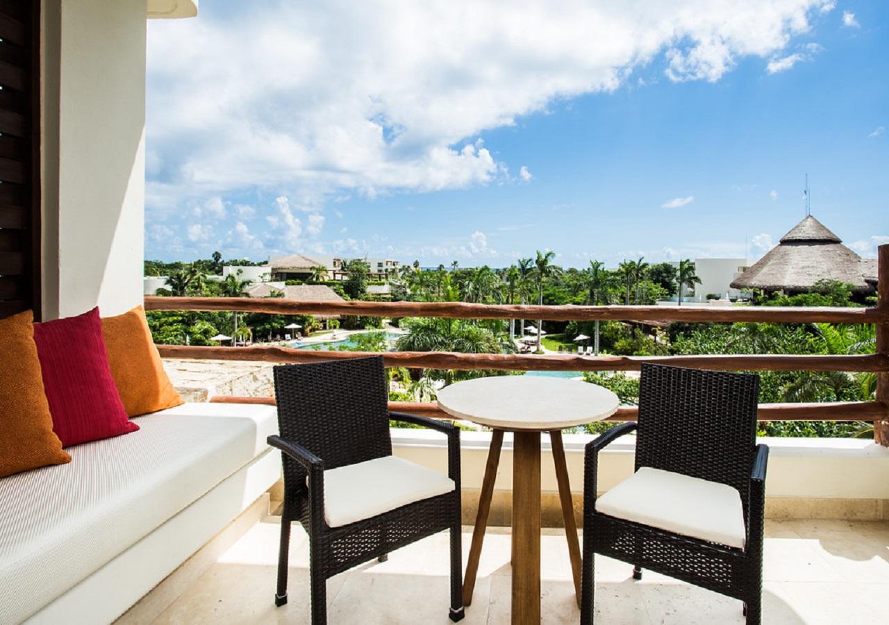 Junior Suite Partial Ocean View King
