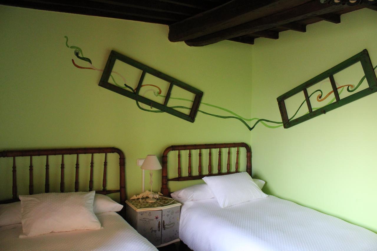 Twin Room,1402895072:JPEG