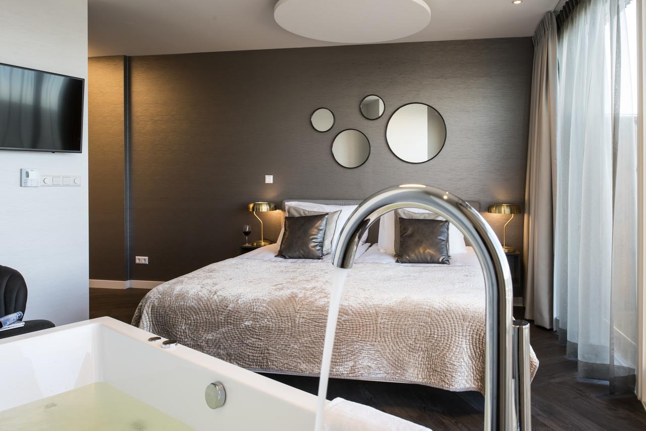 Deluxe Suite mit Meerblick und Balkon