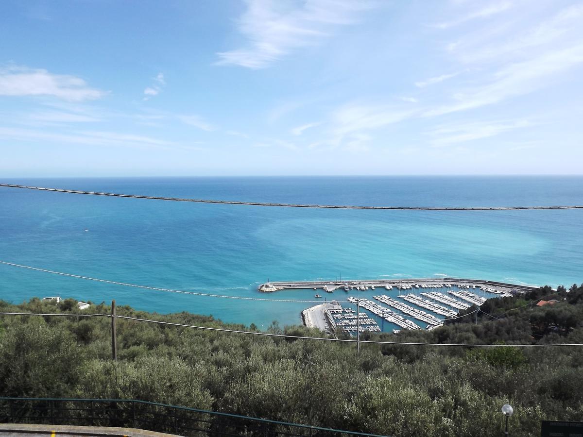 Doppelzimmer mit Balkon und Meerblick