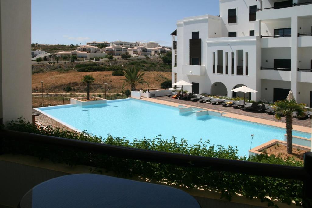 Apartamento de 1 dormitorio con vistas a la piscina