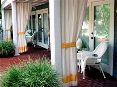 Queen Room with Pool View ( #106)
