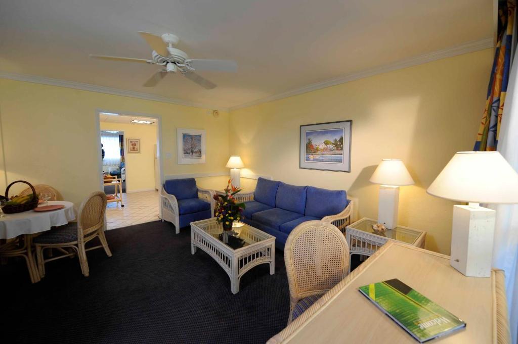 One Bedroom King Suite - Non-Smoking
