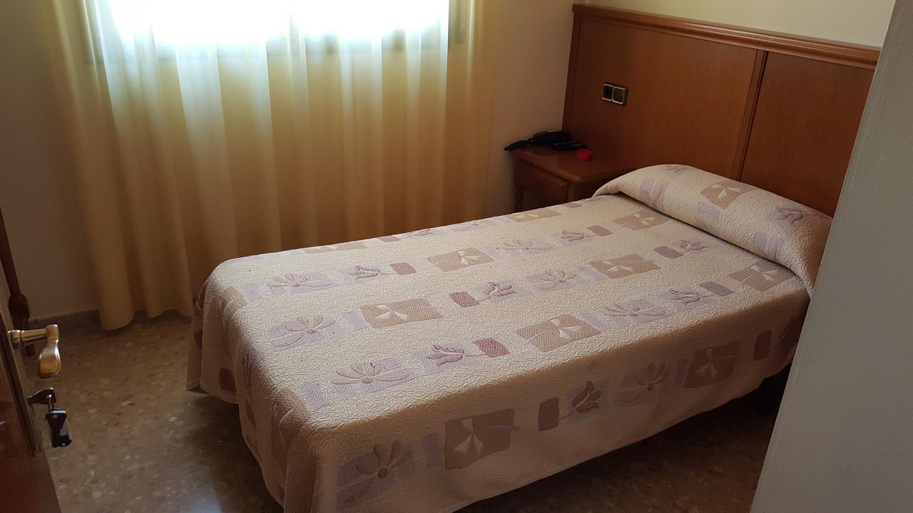Standard Single Room,644038902:JPEG