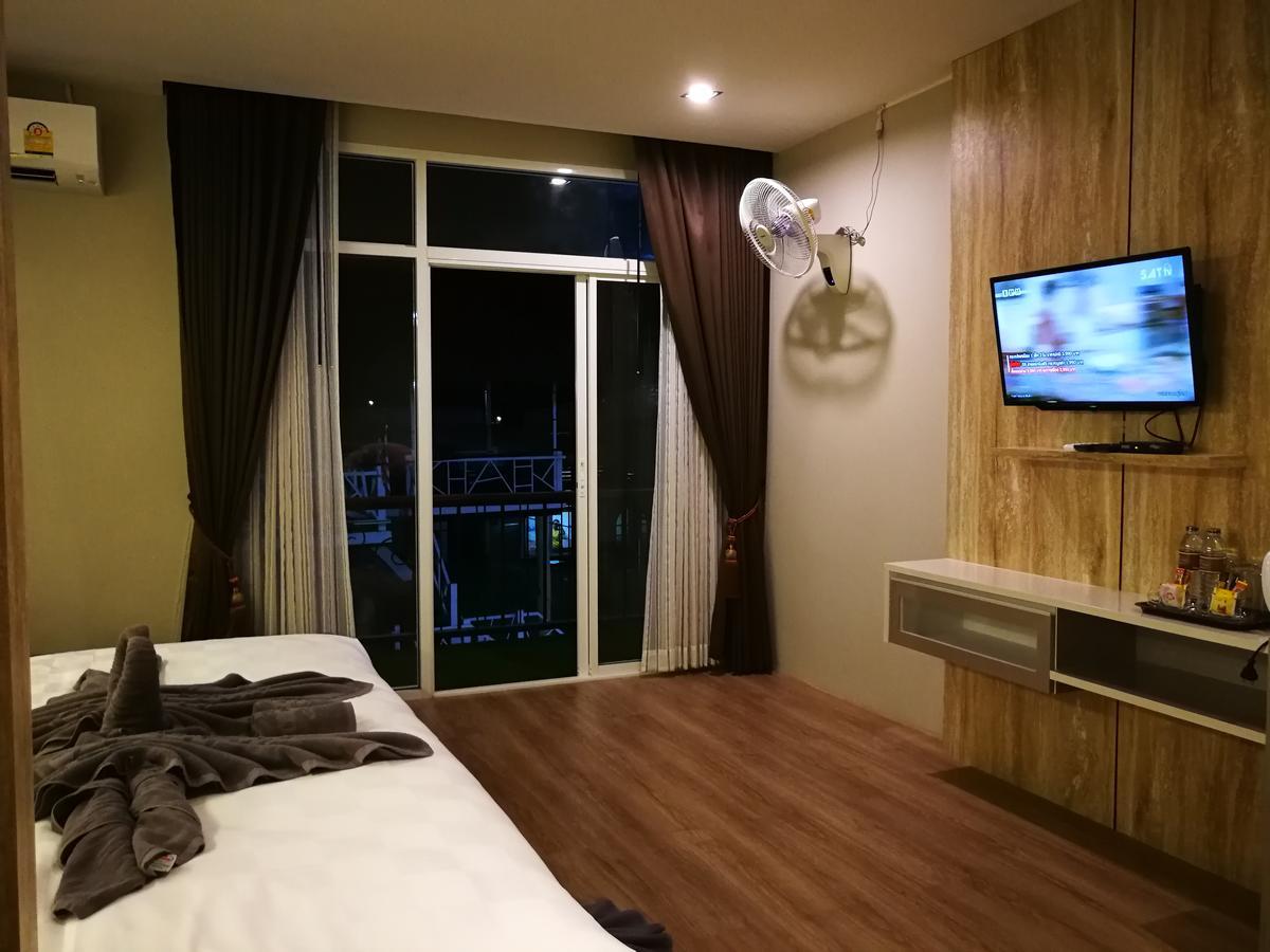 Deluxe Doppel-/Zweibettzimmer mit Balkon und Blick auf die Stadt