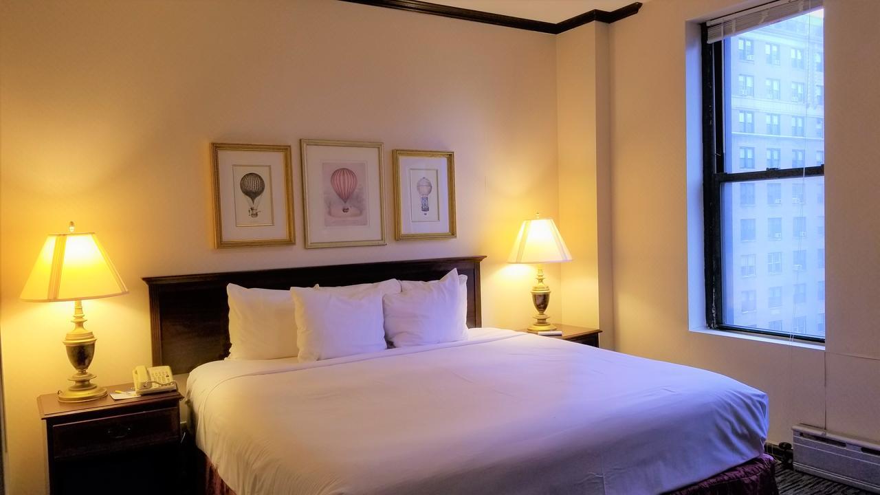 Bronze, 1 King Bed 