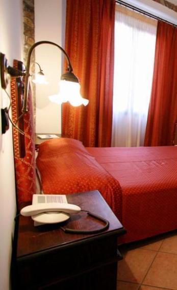 Camera con Letto Matrimoniale alla Francese