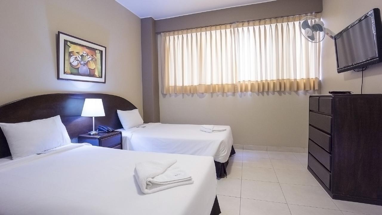 Quarto com 2 Camas de Solteiro