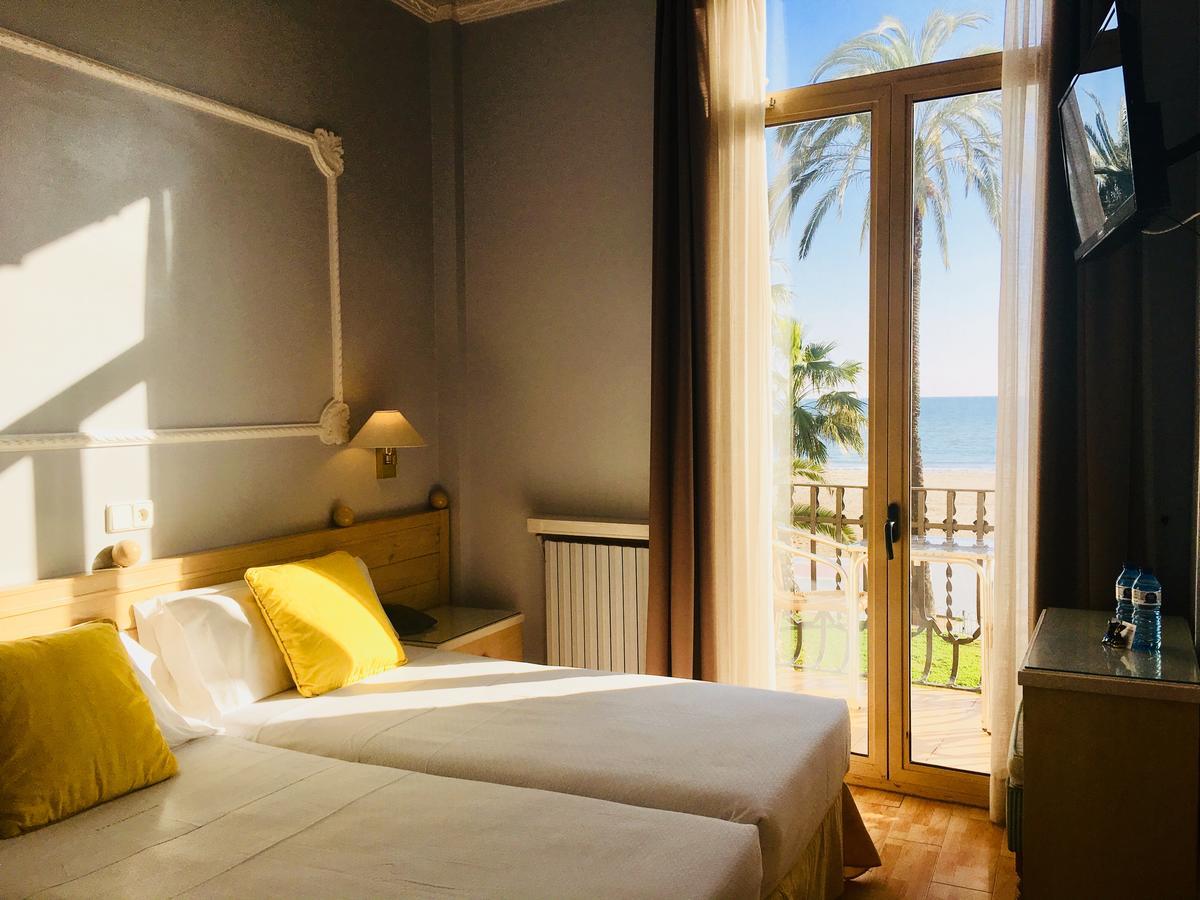 Tweepersoonskamer met 1 Tweepersoonsbed of 2 Aparte Bedden met Uitzicht op Zee en Balkon