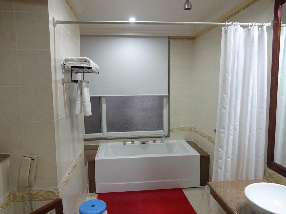 Deluxe Room - 10% Discount on Foods & Soft Beverages* | 15% Discounts on Laundry Services* | INR 500 spa credit during your stay on selective Massage services. TnC Apply.* | Free Minibar - 2 cans of soft Beverages (Once on Arrival)