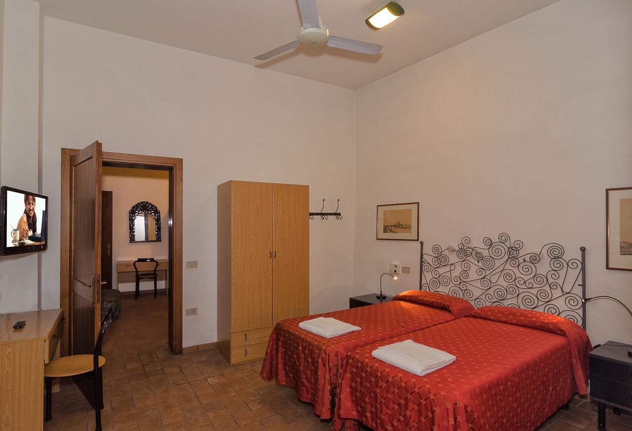 Quarto Individual com Banheiro Compartilhado
