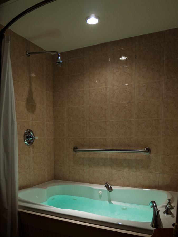 Queen Room - Birch Retreat