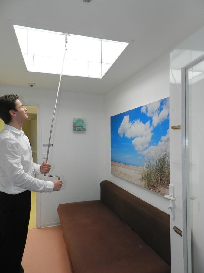Chambre Lits Jumeaux avec Petit Puits de Lumière (2 Adultes + 1 Enfant)